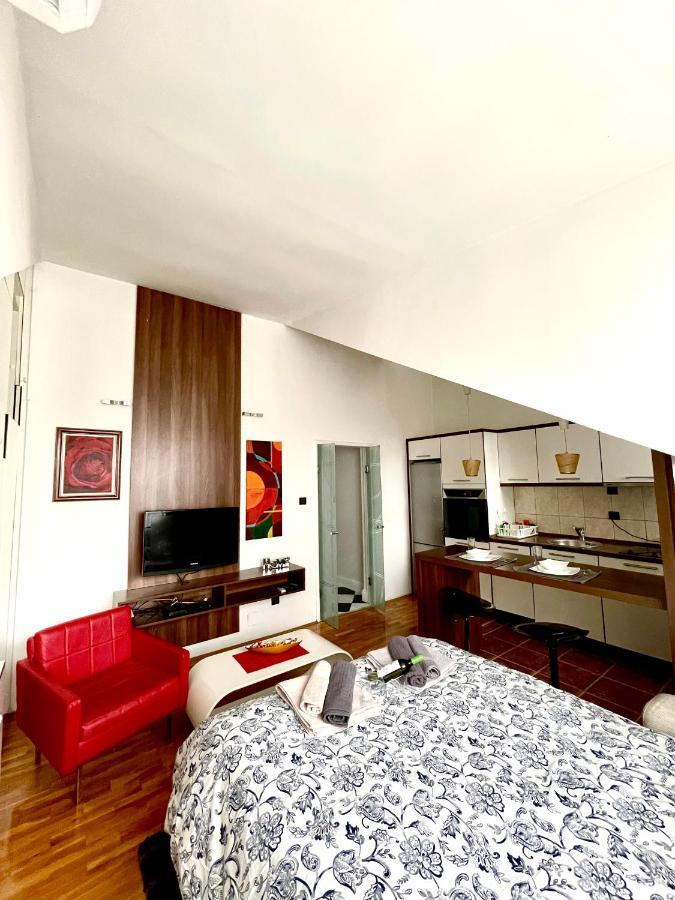 Apartment Triangle 1