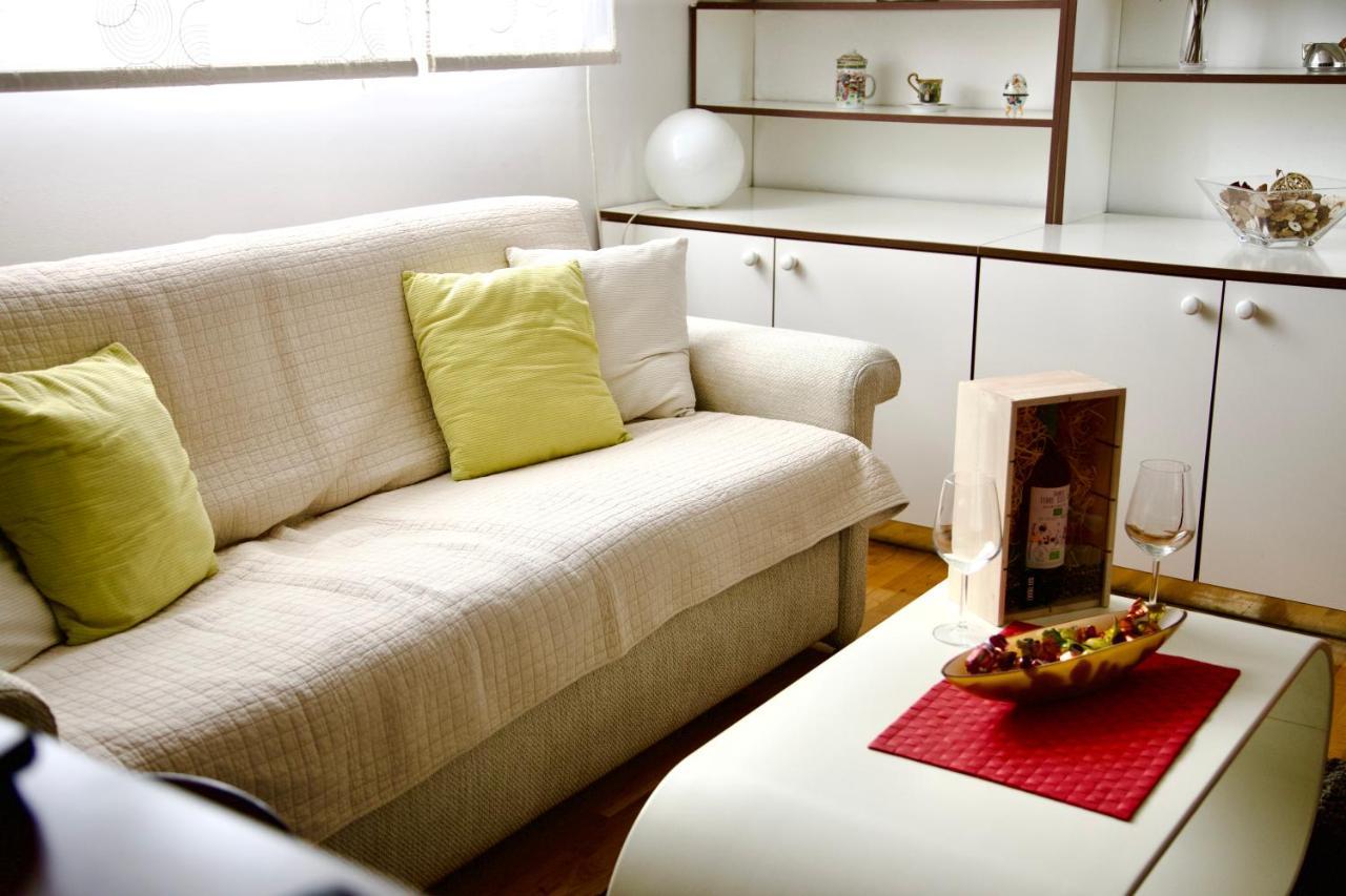 Apartment Triangle 1 *