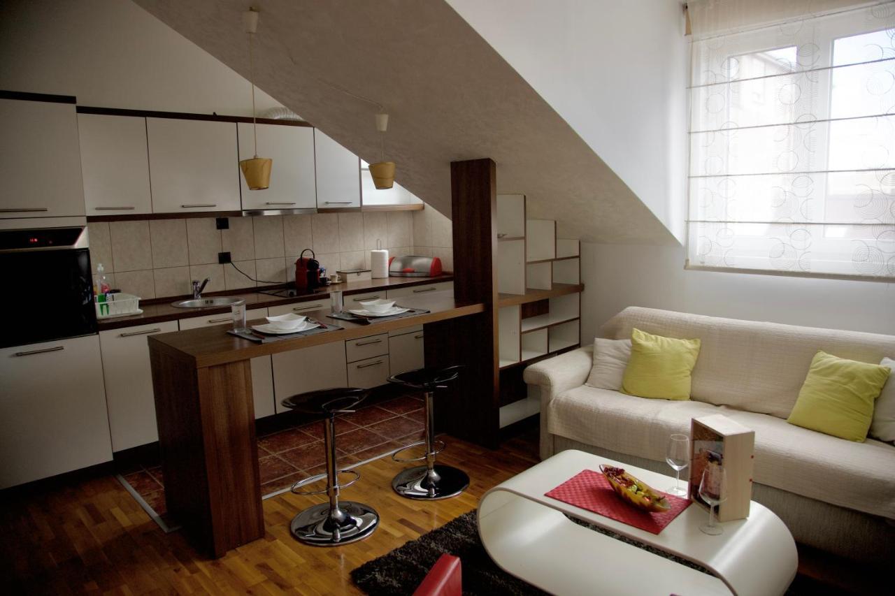Apartment Triangle 1